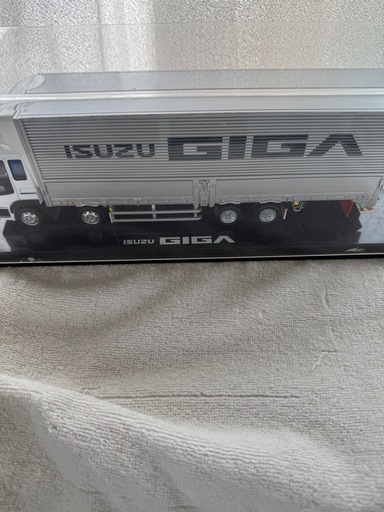 ISUZU GIGA 1/43スケールモデル