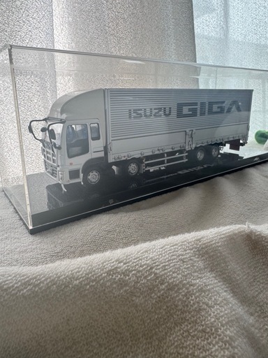 ISUZU GIGA 1/43スケールモデル  