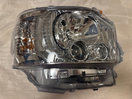 ハイエース8型 ダークプライム2 標準ボディ 純正LEDベットライト新車外し