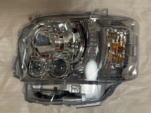 ハイエース8型 ダークプライム2 標準ボディ 純正LEDベットライト新車外し
