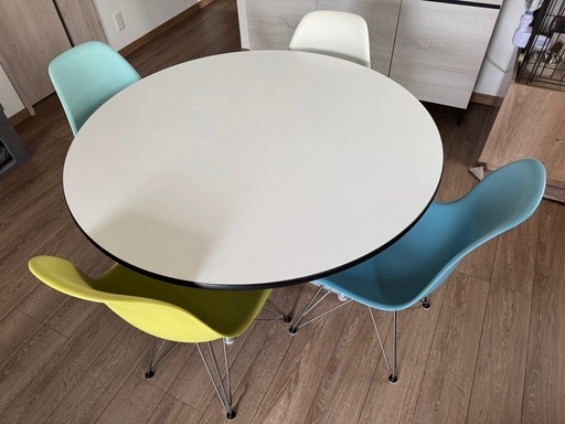 購入者決定 ハーマンミラー製イームズ丸テーブル+チェア
