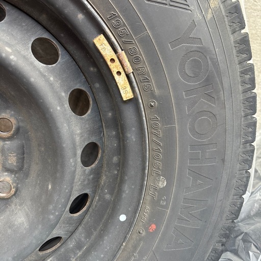 ハイエース　スタッドレス1シーズンのみ使用　　
