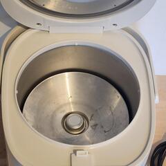 炊飯器　一人暮らし　小サイズ　16年製の画像