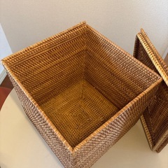 無印良品　ラタンバスケット蓋付きの画像