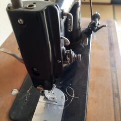 昭和レトロなミシン ブラザー TA1-B18の画像