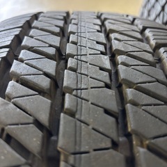 【265/60R18】トヨタ GUN125 ハイラックス GRスポーツ 純正タイヤ  ブリヂストン デューラーH/T 684IIの画像