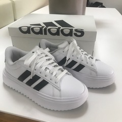 ⭐️⭐️超美品adidasスニーカー⭐️⭐️の画像