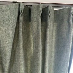 (4枚)カーキ色のカーテンの画像