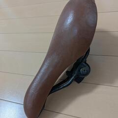 自転車サドル ブラウンの画像