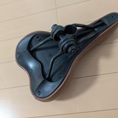 自転車サドル ブラウンの画像