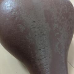 自転車サドル ブラウンの画像