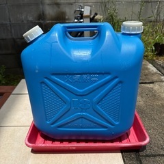 灯油ポリタンク18リットルと受け皿