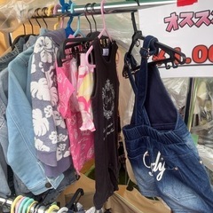 衣類、小物多数
