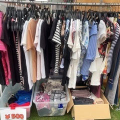 衣類、小物多数の画像