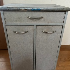 無料　キッチン　ゴミ箱