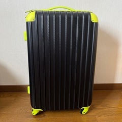 スーツケース　高さ約66cm 鍵付き