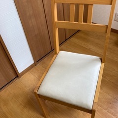 ダイニングテーブル、イス2脚セット　小さい引き出し付きの画像