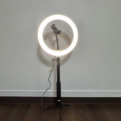LEDリングライト3色変更可能（ヒビあり）