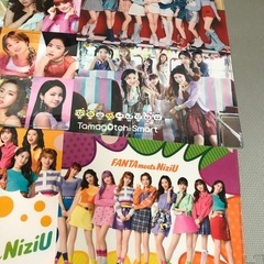 niziu クリアファイル、たまごっちカードの画像