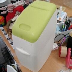 0518-143 オムツ捨て