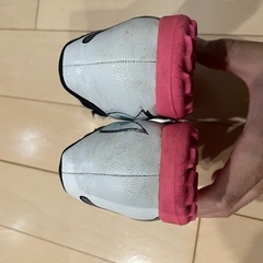 Puma サッカーシューズ ホワイト ピンクの画像