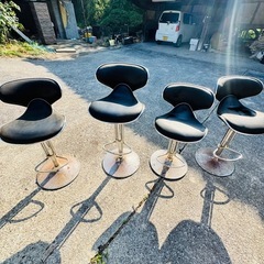 カウンター椅子4つ