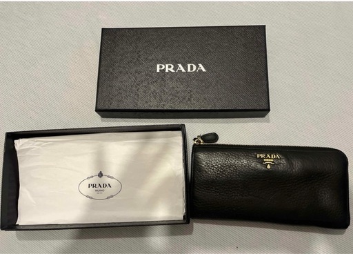 PRADA財布