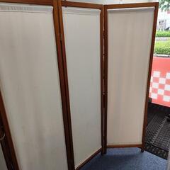 木製布張り3連と４連の折りたたみパーテーション　連結部分取外し可能の画像