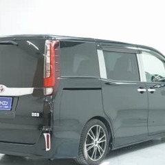 【自社ローン対象】トヨタ ノア　ハイブリッド　両側電動スライドドア　後席モニター　 ETC　ダウンサス　LEDヘッドライト　の画像