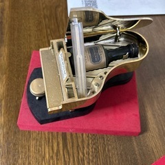 ピアノ型のPOLIGNACボトル付の画像