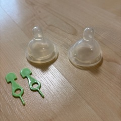 【美品】ビーンスターク　哺乳瓶と蓋セット、乳首2個、空気孔針の画像