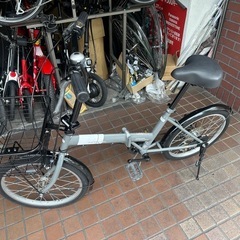 20インチ　外装6段変速　かご付き折り畳み自転車　グレー