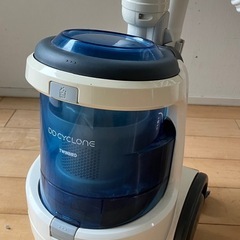 掃除機　紙パック不要　２０１７年製 