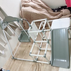 折りたたみ　　ジャングルジム　ブランコ　滑り台　鉄棒　モノトーン