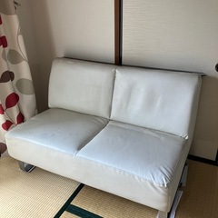 白いソファ　汚れあり破れあり重い