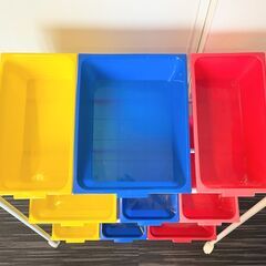 3段 おもちゃラック  赤青黄の画像