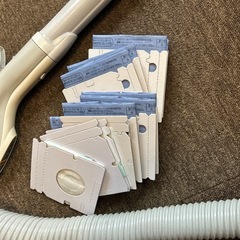 Panasonic掃除機、フィルター、ランドリーかごの画像