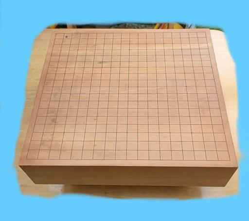 木製 囲碁盤 ヘソ付きクチナシの足付き中古 (とった) 関の囲碁