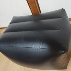 ソファ？足置き？車にも？アウトドアにも　空気で膨らむクッションの画像