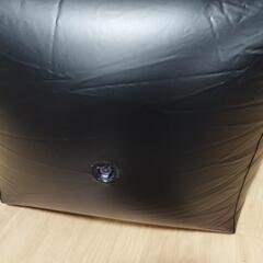 ソファ？足置き？車にも？アウトドアにも　空気で膨らむクッションの画像