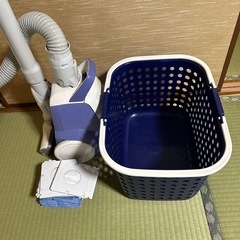 Panasonic掃除機、フィルター、ランドリーかごの画像