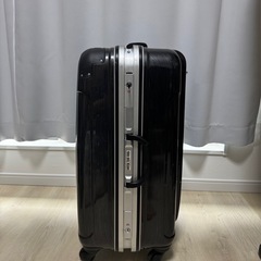  グレー スーツケース の画像