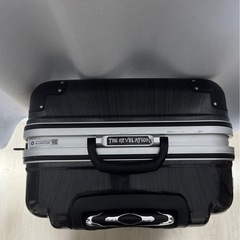  グレー スーツケース の画像