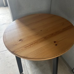 IKEA 　丸型ライトブラウンステインブラック