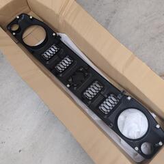 新型ジムニー純正フロントグリル新車外しの画像