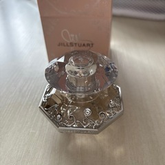 ジルバイジルスチュアート　オードトワレ　香水　30mLの画像