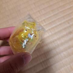 すみっコぐらしシャカシャカキーホルダーねこの画像