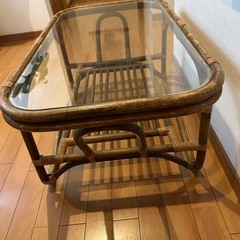 ラタン　ガラスセンターテーブルの画像