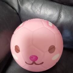 ソフトボール　ピンクうさぎ　子ども　ボール