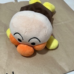 11飛んでいるアンパンマンのぬいぐるみ